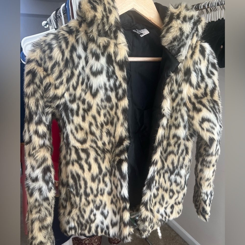 Leopard print jacket with hood